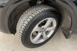 musta Audi Q5 2021 kuva 13.