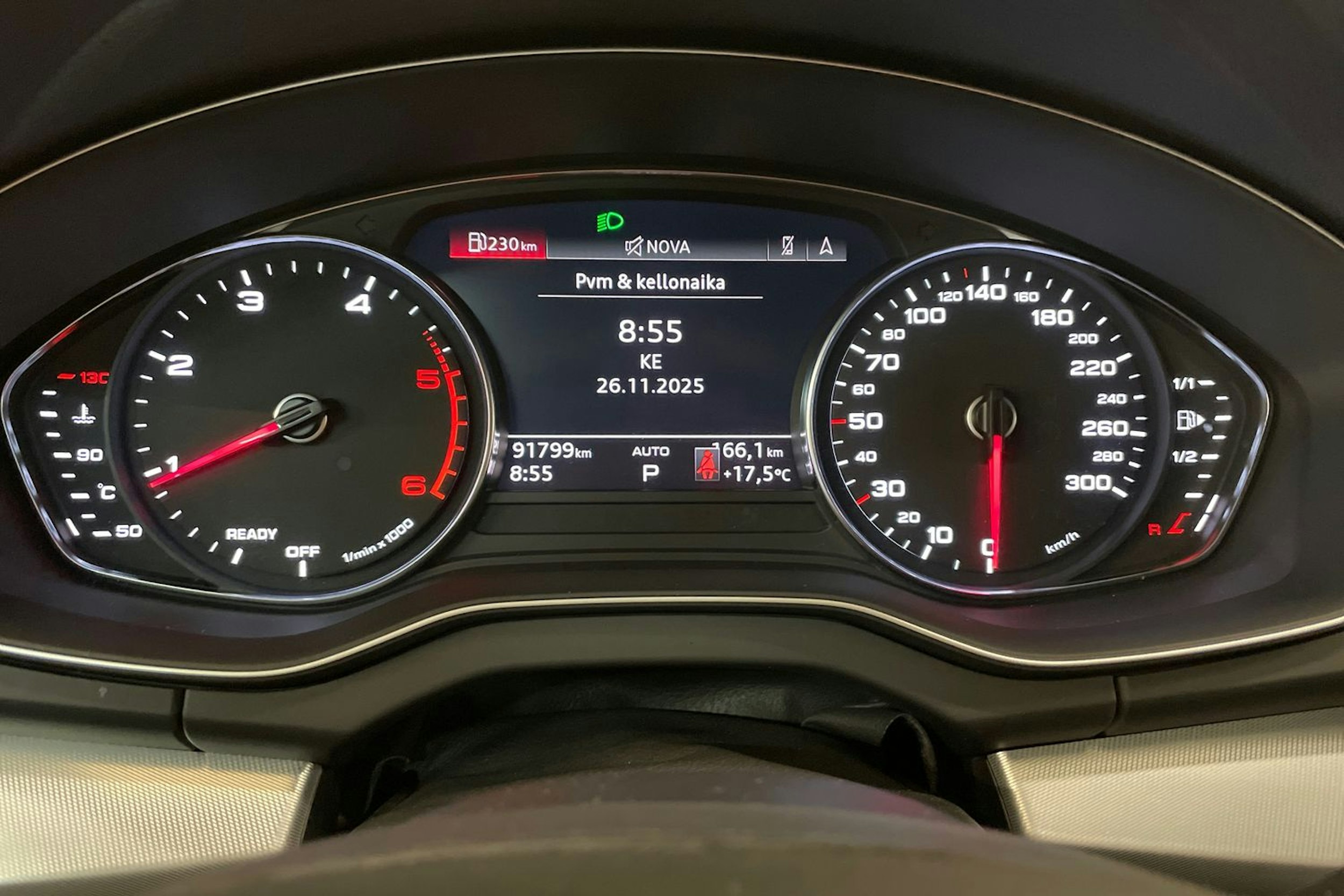 musta Audi Q5 2021 kuva 14.