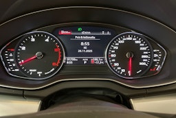 musta Audi Q5 2021 kuva 14.