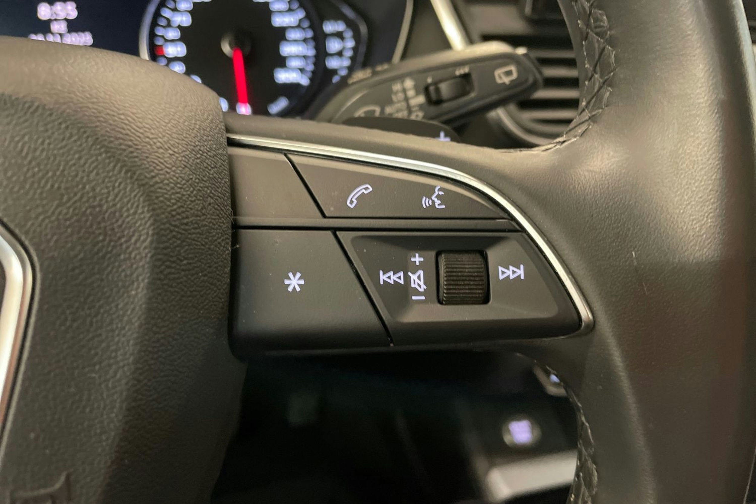 musta Audi Q5 2021 kuva 15.