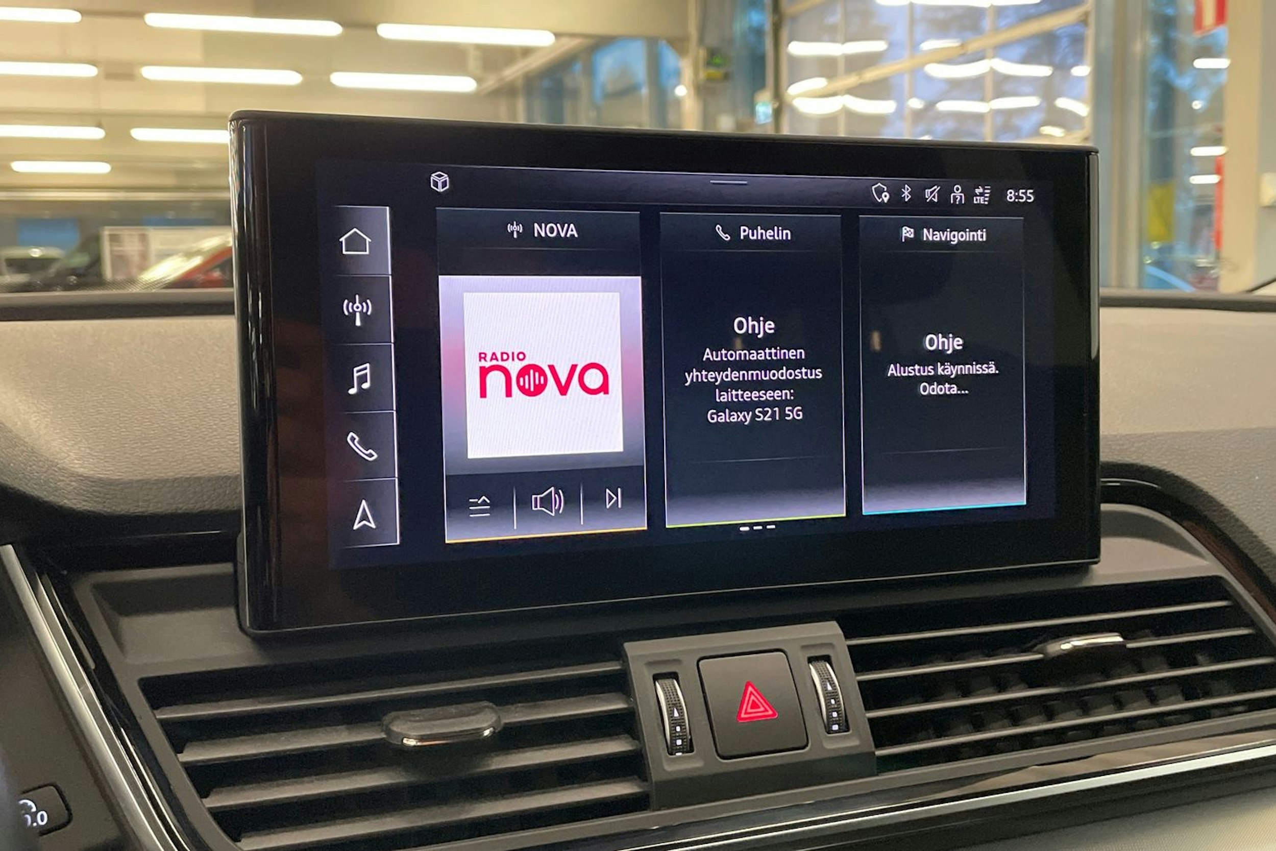 musta Audi Q5 2021 kuva 18.