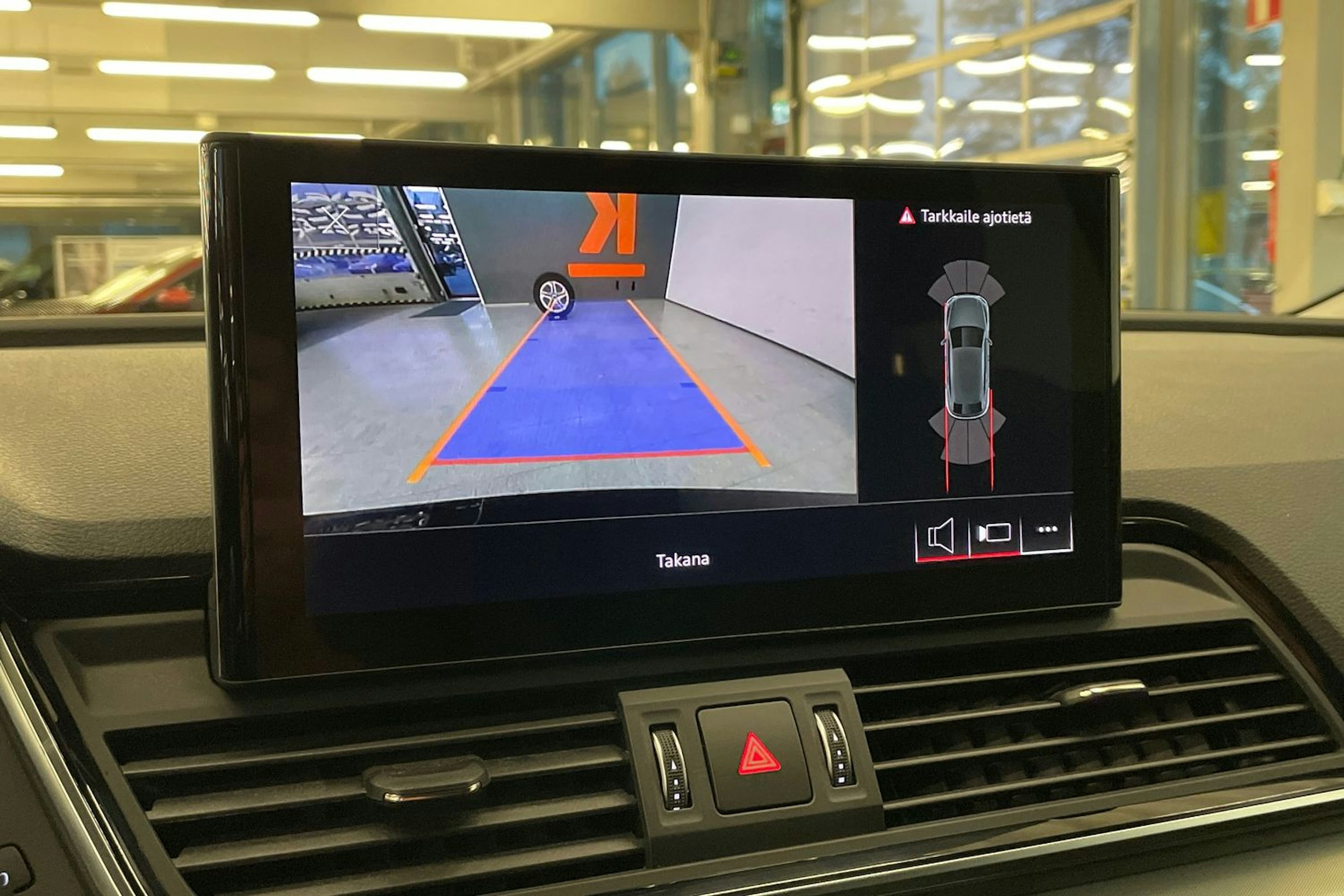 musta Audi Q5 2021 kuva 19.