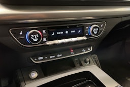 musta Audi Q5 2021 kuva 20.