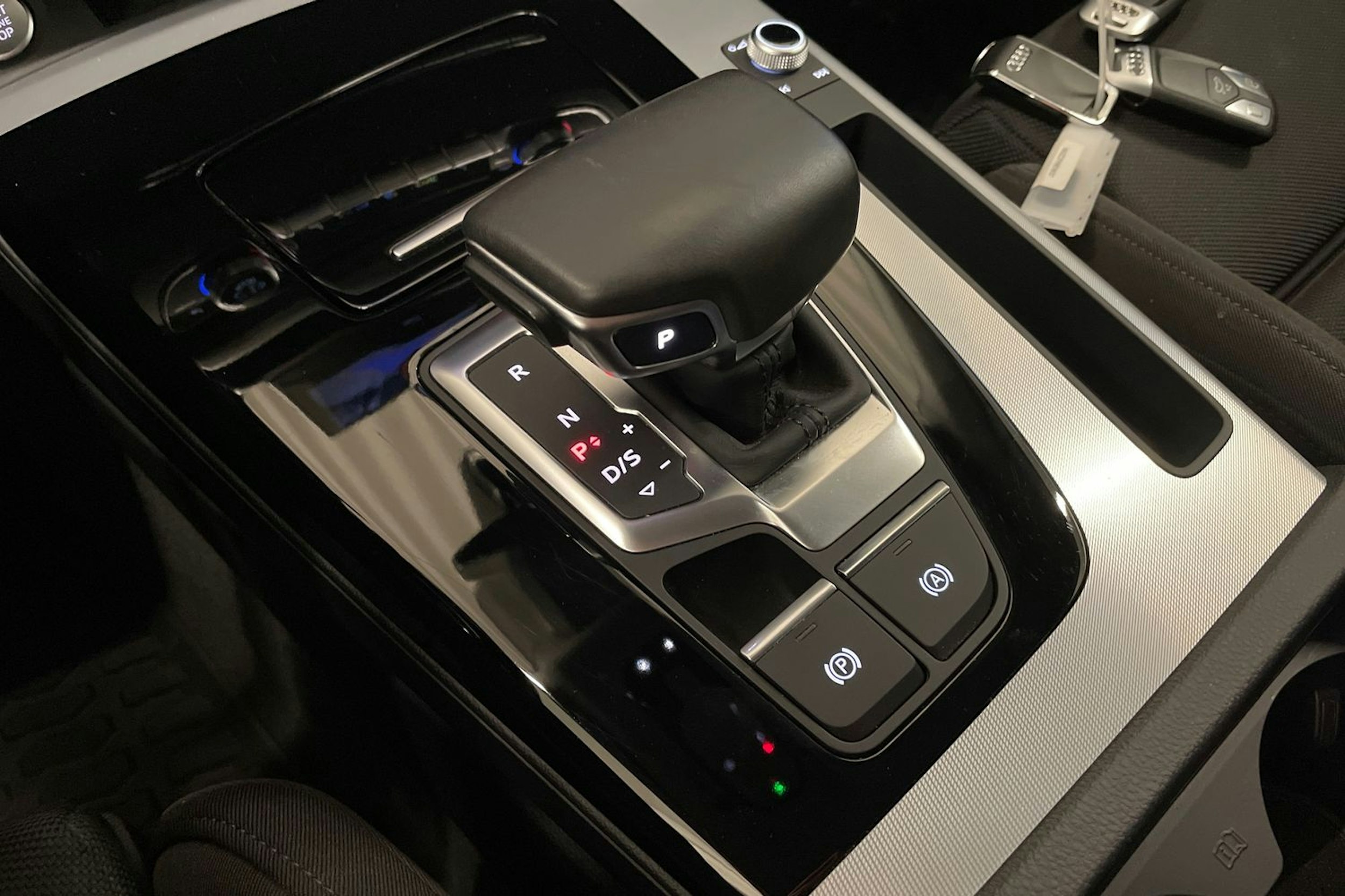 musta Audi Q5 2021 kuva 21.