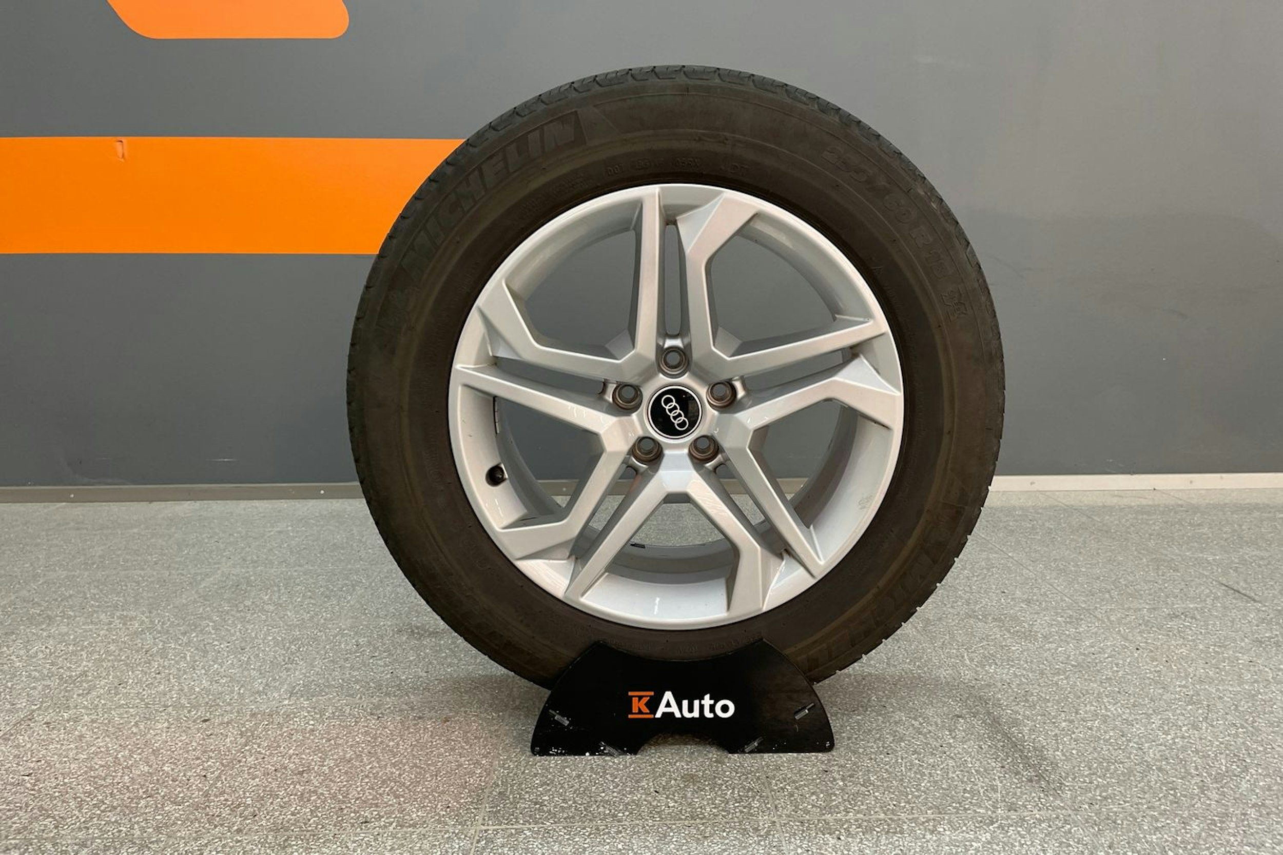 musta Audi Q5 2021 kuva 26.