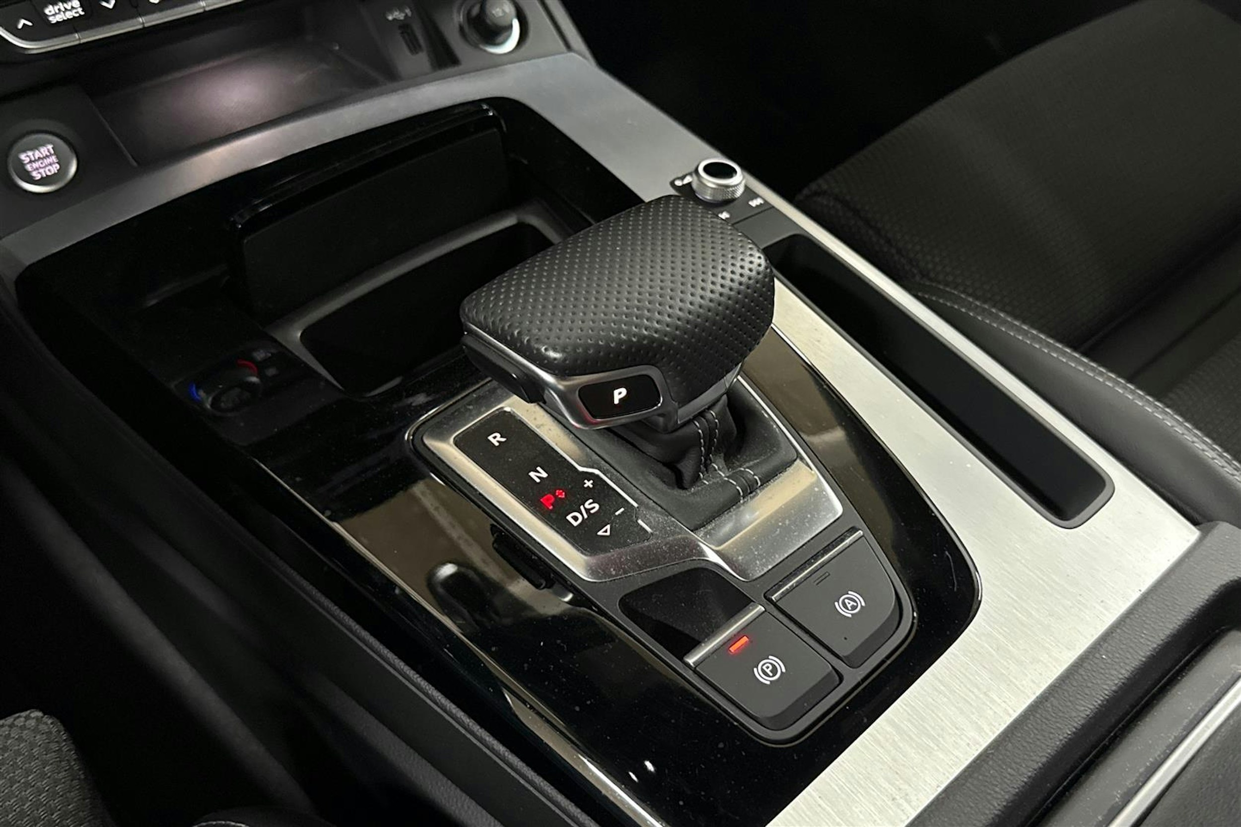 Sininen Audi Q5 2021 kuva 19.