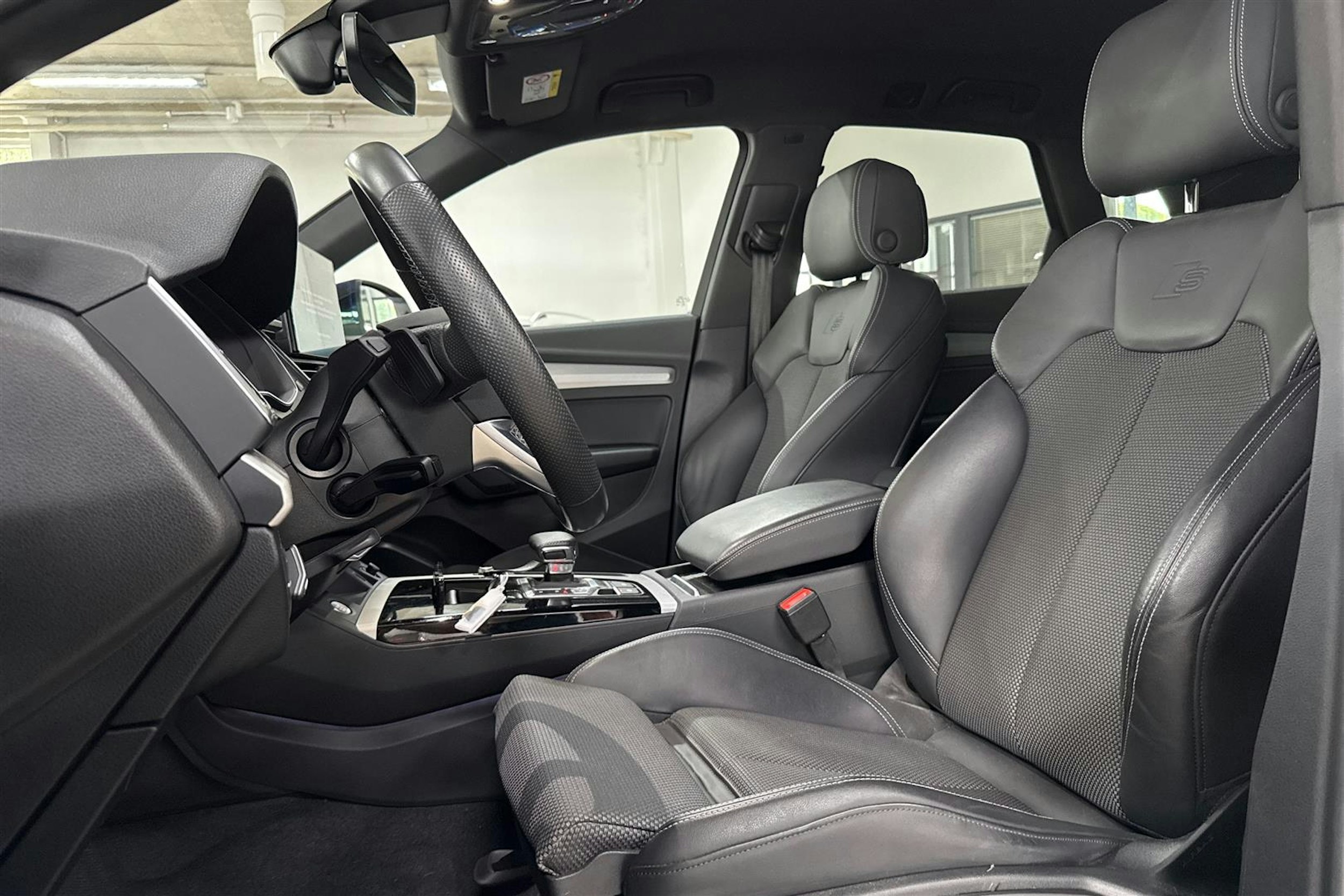 Sininen Audi Q5 2021 kuva 21.
