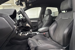Sininen Audi Q5 2021 kuva 21.