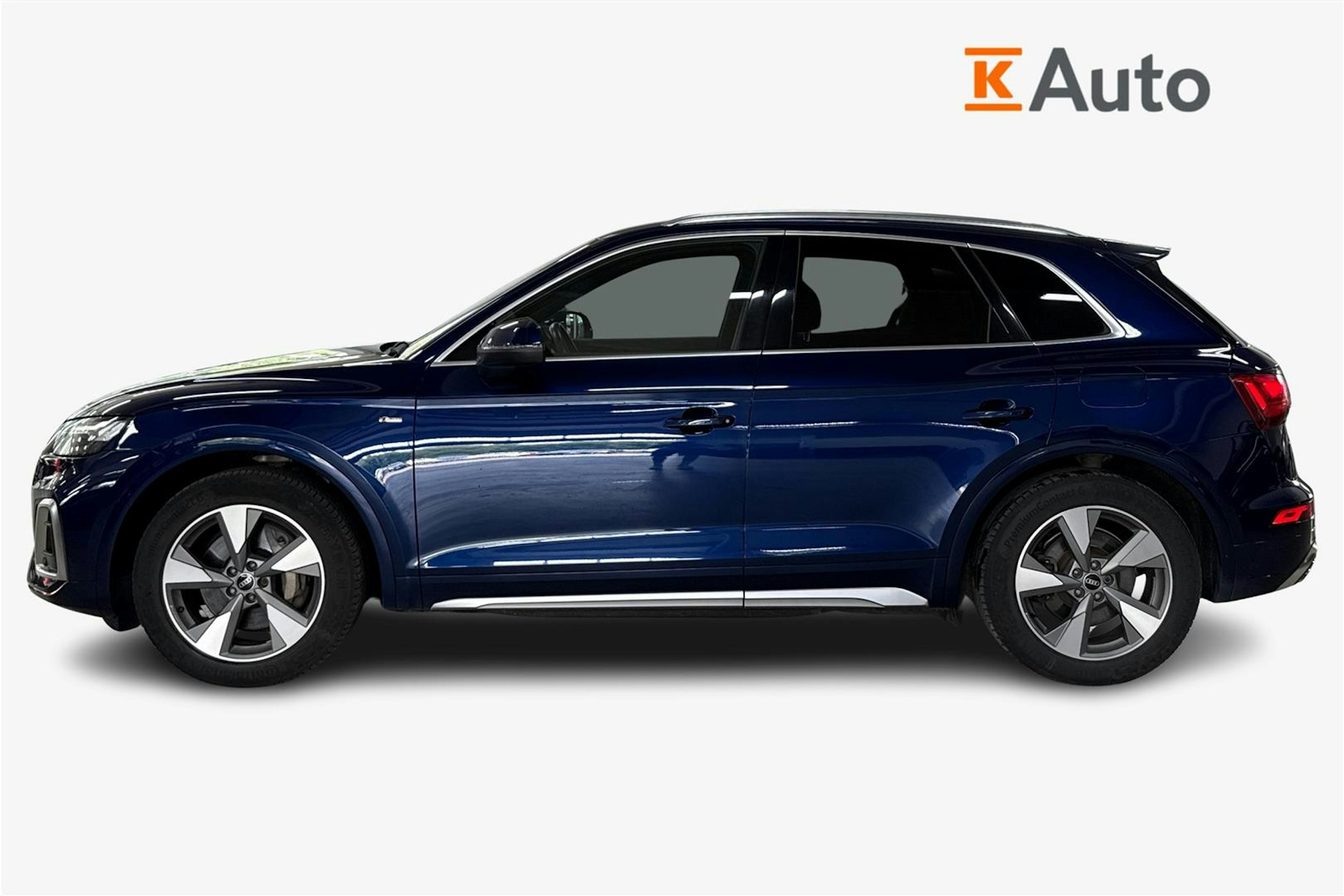 Sininen Audi Q5 2021 kuva 16.
