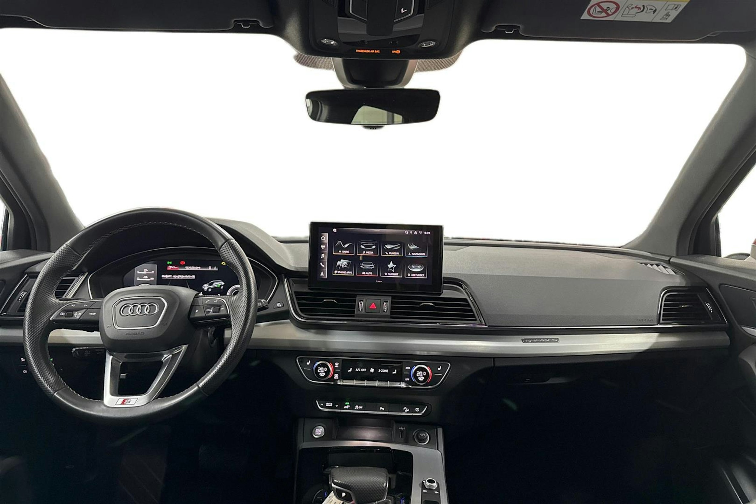 Sininen Audi Q5 2021 kuva 18.