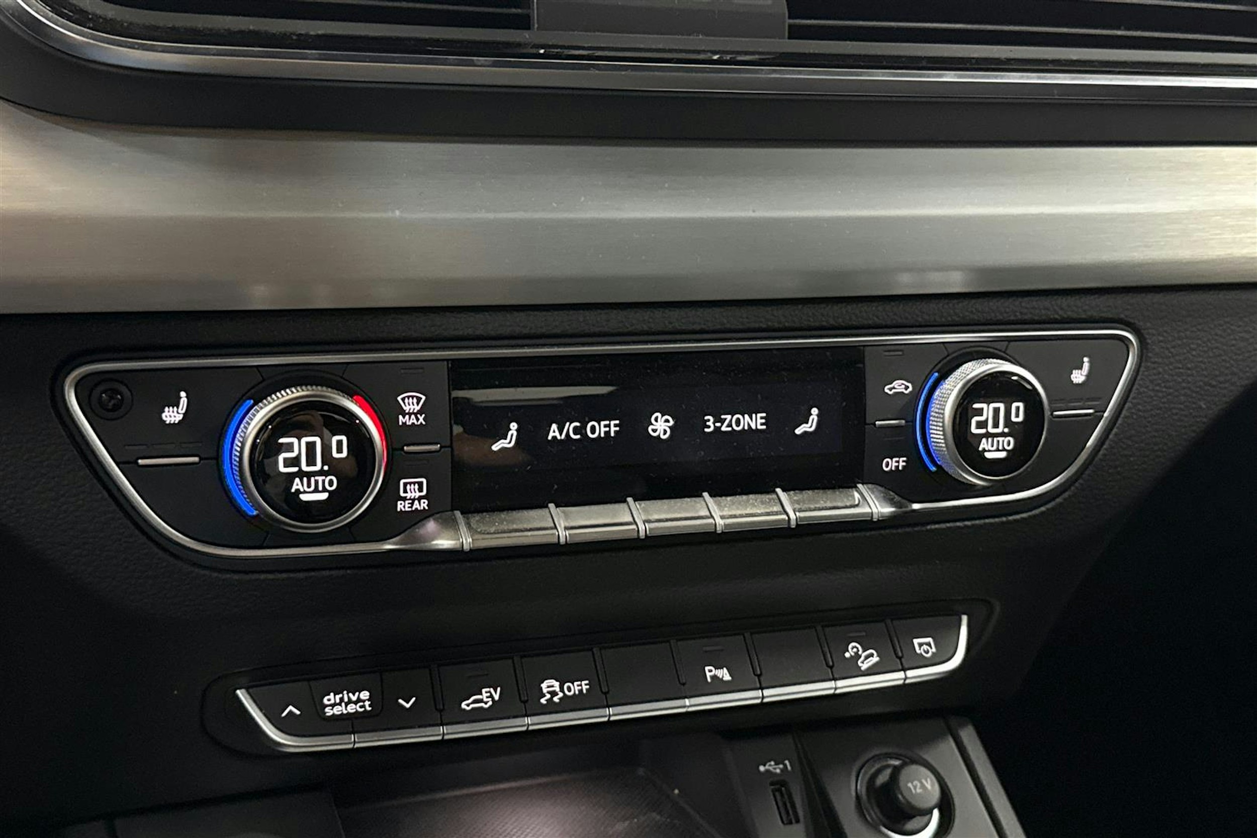 Sininen Audi Q5 2021 kuva 35.
