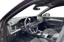 harmaa Audi Q5 2021 kuva 3.