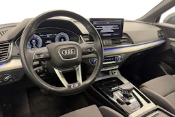 harmaa Audi Q5 2021 kuva 6.