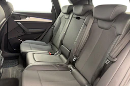 harmaa Audi Q5 2021 kuva 8.