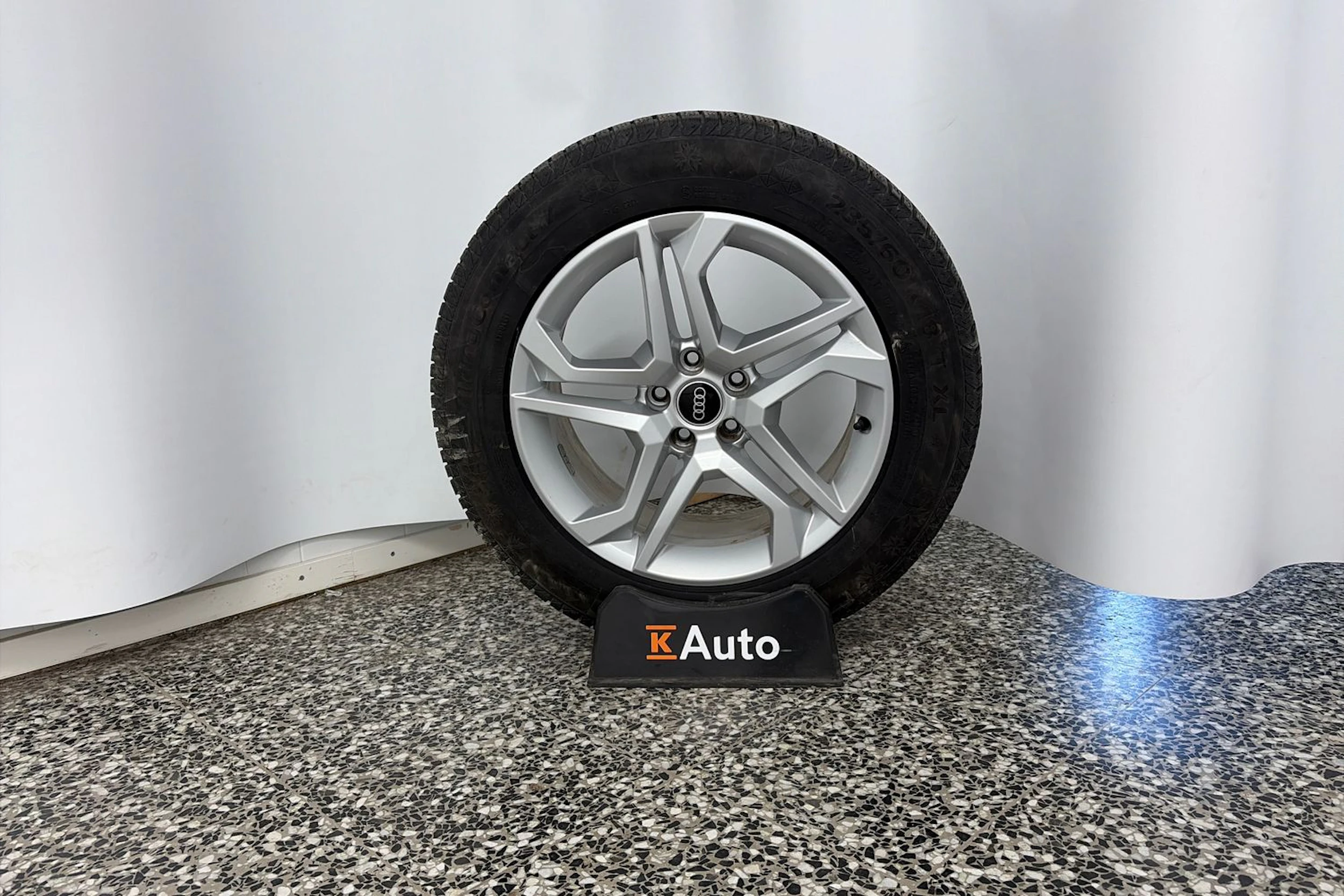harmaa Audi Q5 2021 kuva 10.