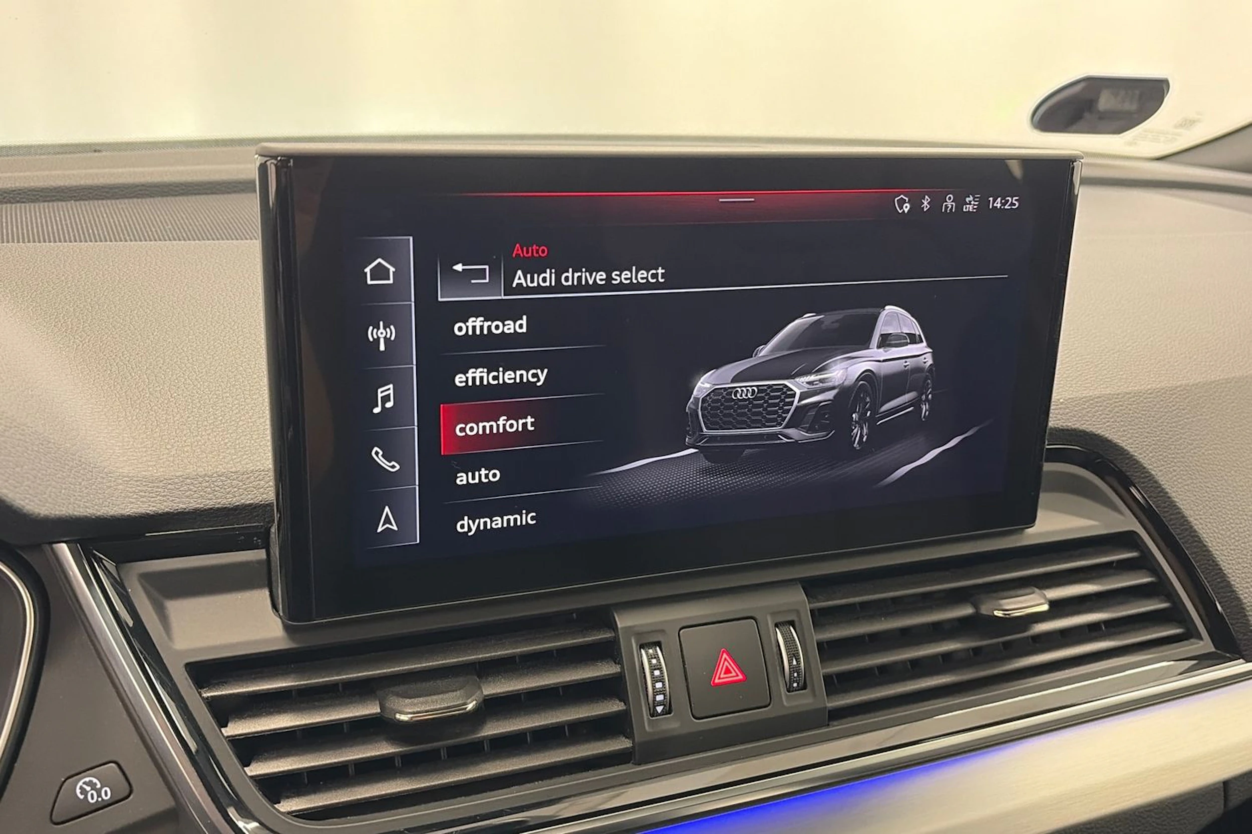 harmaa Audi Q5 2021 kuva 21.
