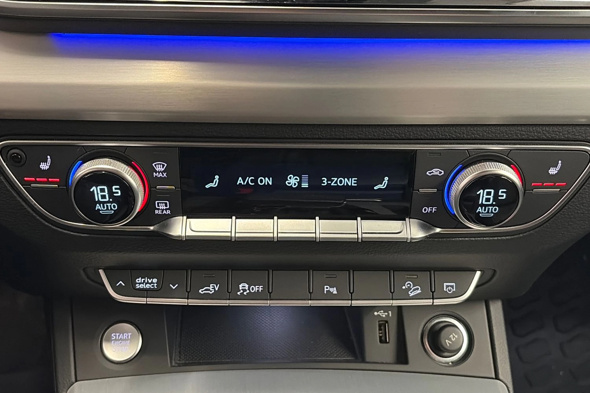 harmaa Audi Q5 2021 kuva 23.