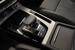 harmaa Audi Q5 2021 kuva 24.