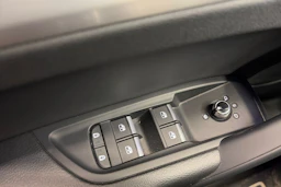 harmaa Audi Q5 2021 kuva 26.