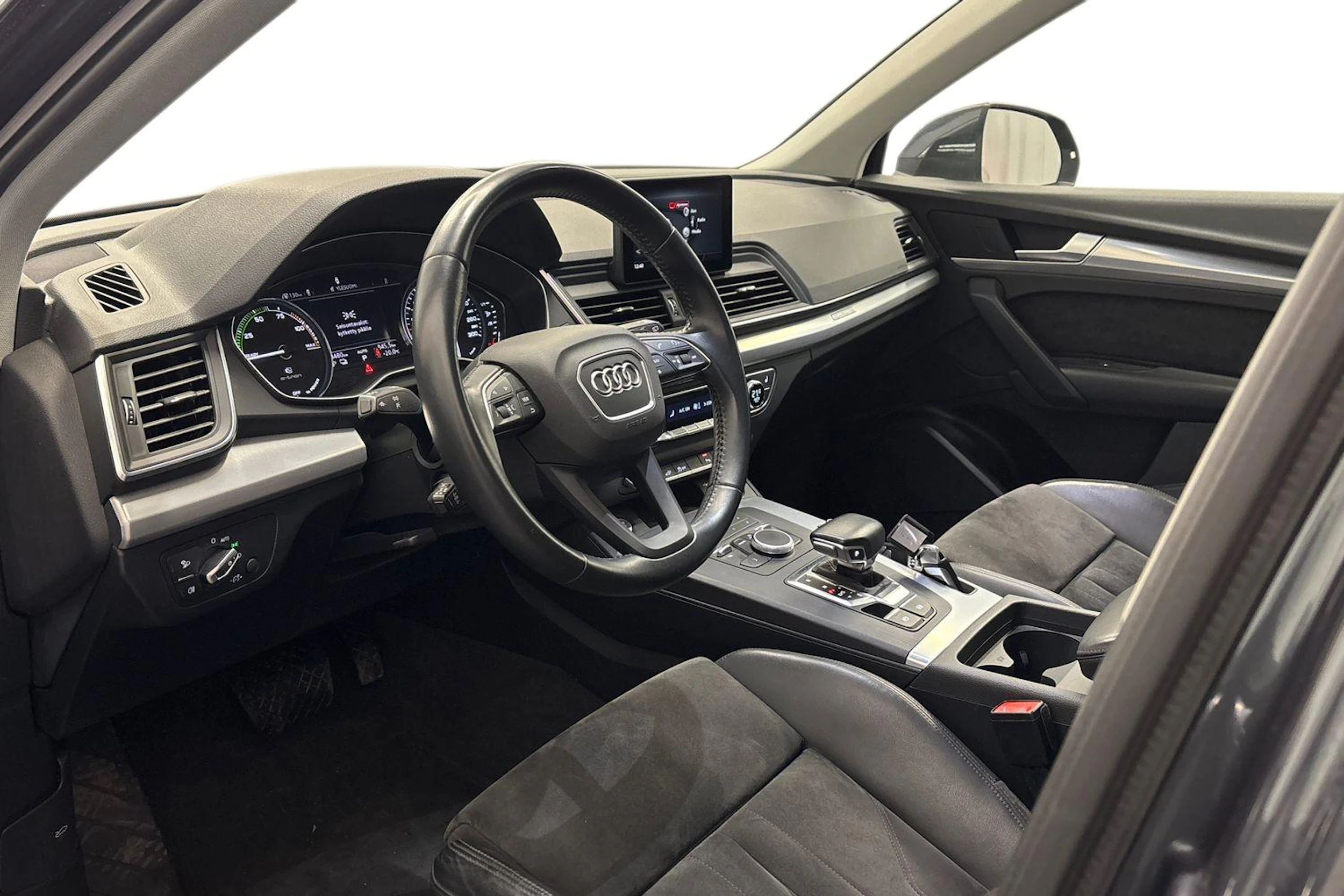 met. harmaa Audi Q5 2021 kuva 6.