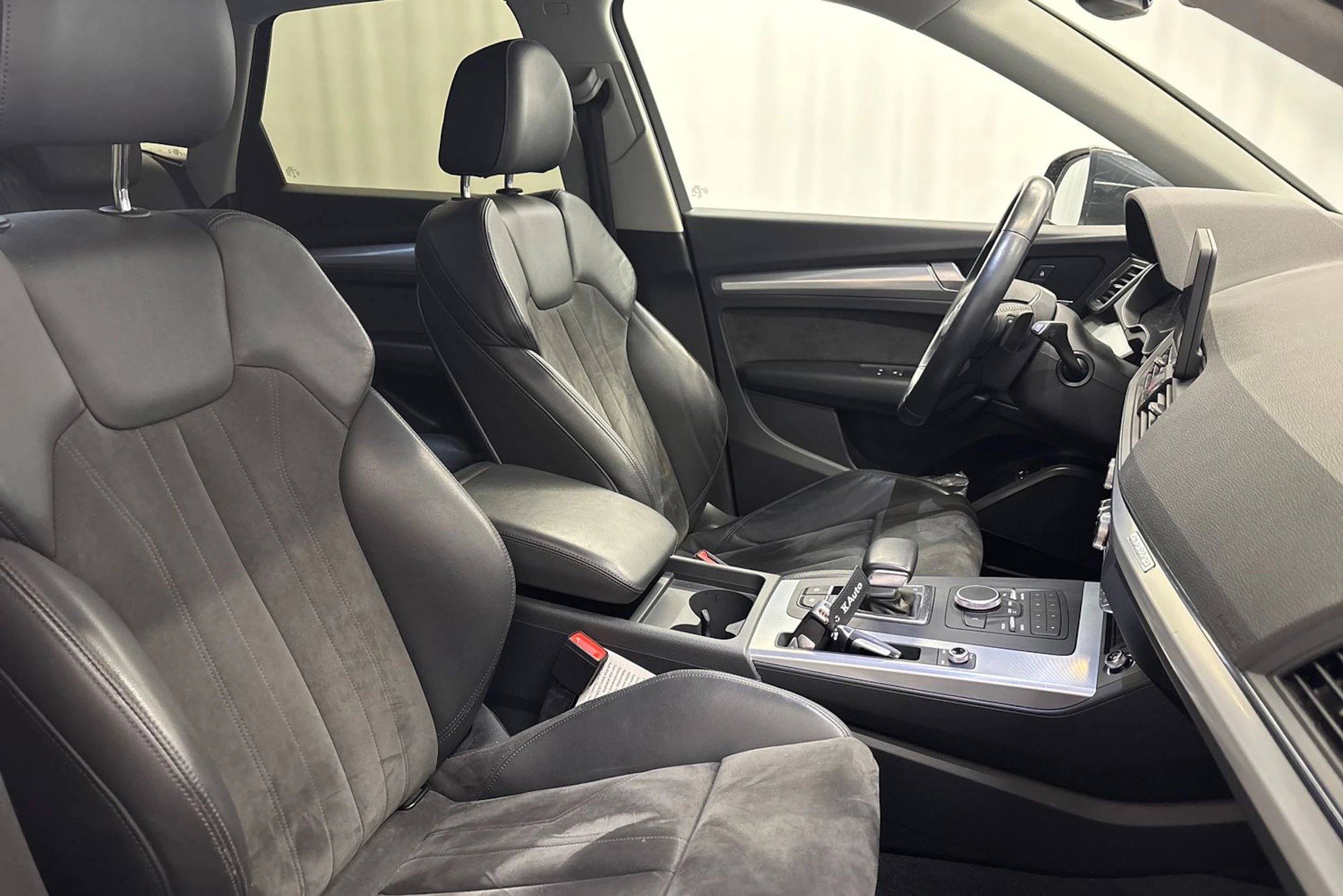 met. harmaa Audi Q5 2021 kuva 11.