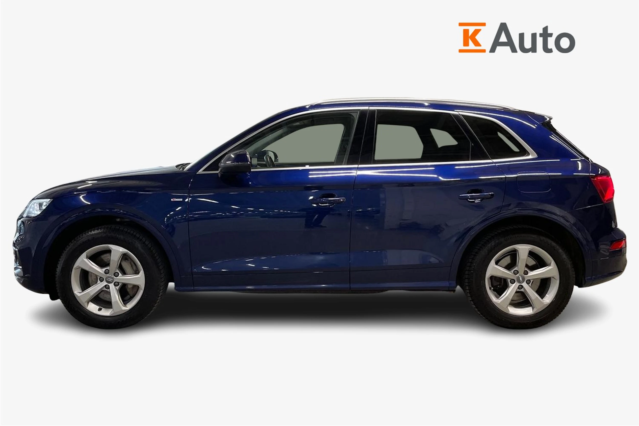 sininen Audi Q5 2021 kuva 7.