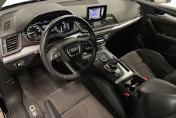 sininen Audi Q5 2021 kuva 8.