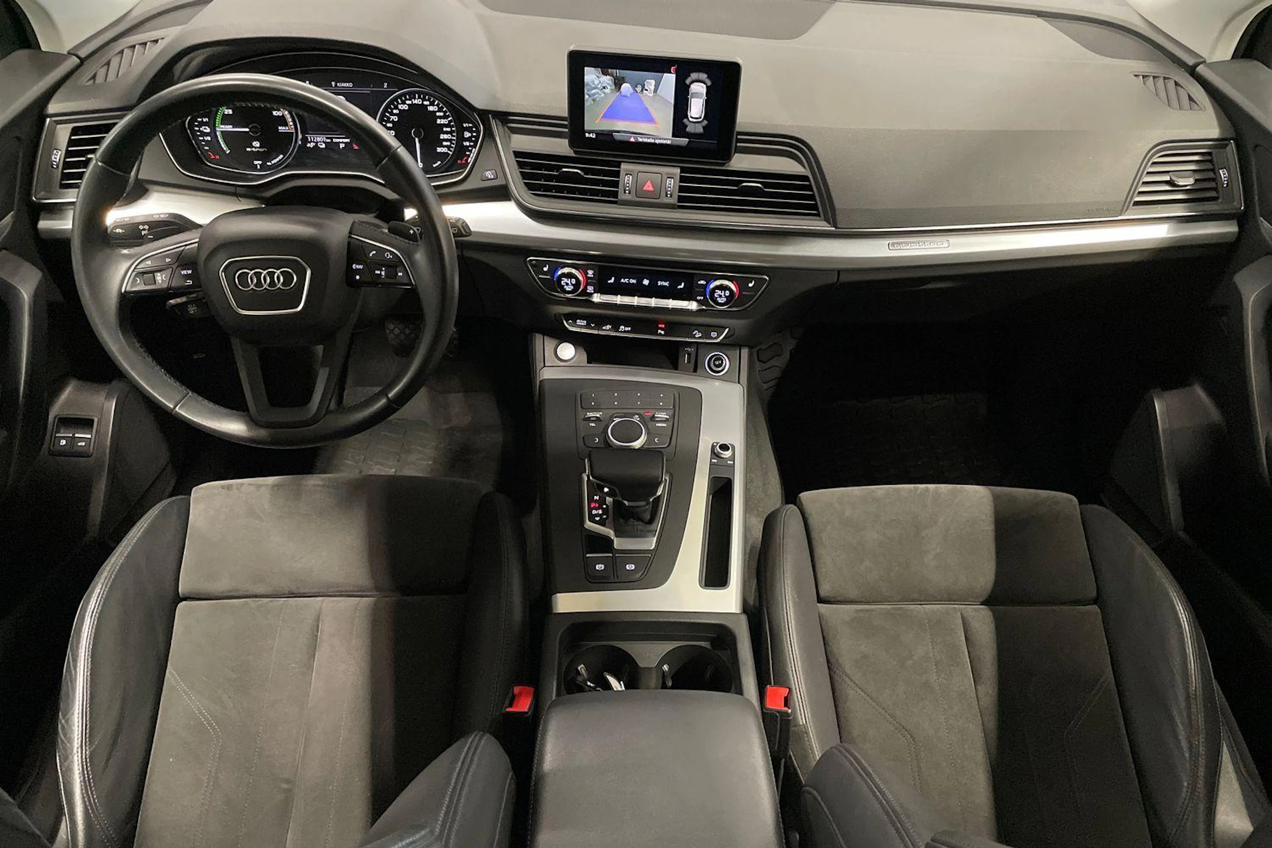 sininen Audi Q5 2021 kuva 9.