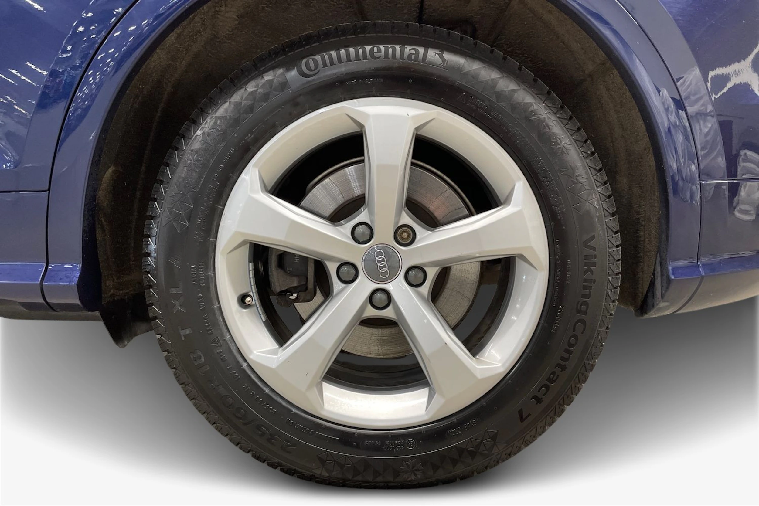 sininen Audi Q5 2021 kuva 12.