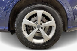 sininen Audi Q5 2021 kuva 12.