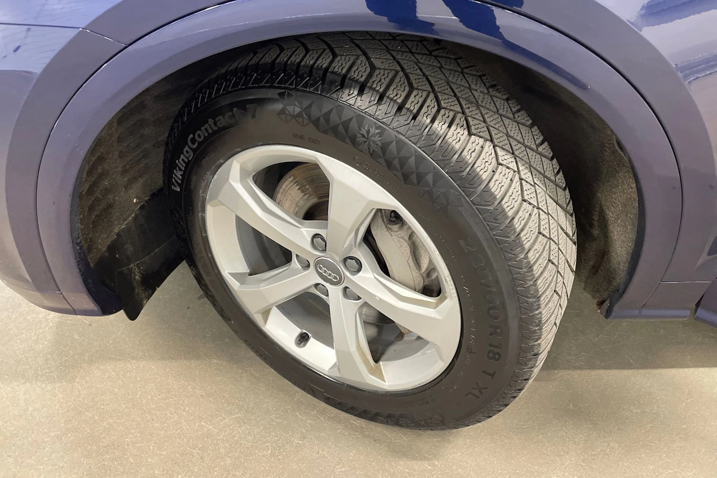 sininen Audi Q5 2021 kuva 13.