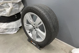 sininen Audi Q5 2021 kuva 15.