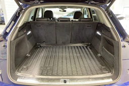 sininen Audi Q5 2021 kuva 16.