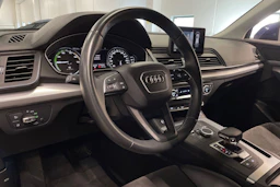 sininen Audi Q5 2021 kuva 28.