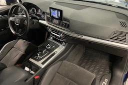 sininen Audi Q5 2021 kuva 30.