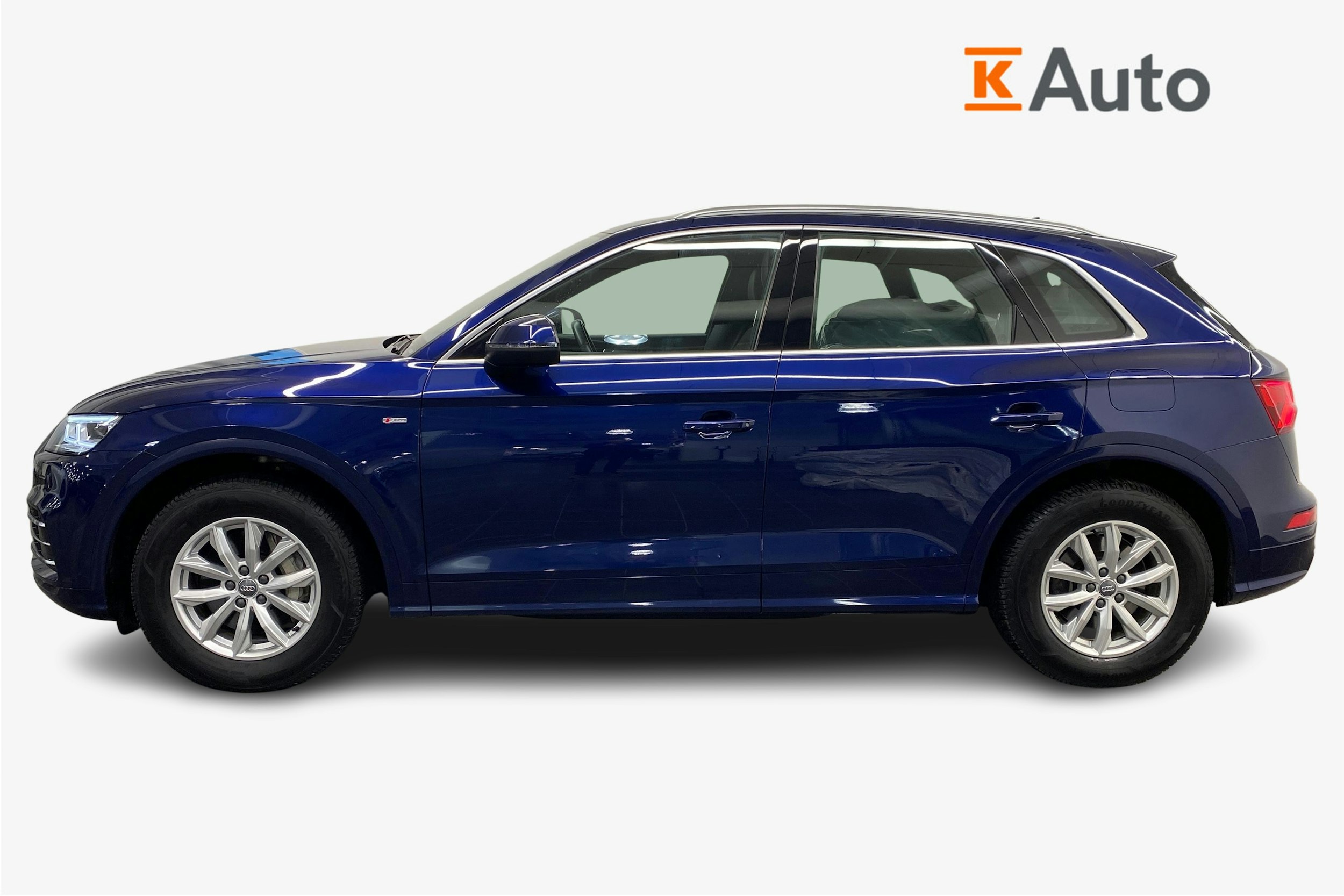 sininen Audi Q5 2021 kuva 6.