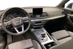 sininen Audi Q5 2021 kuva 9.