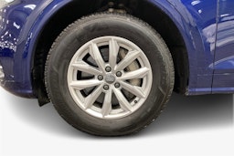 sininen Audi Q5 2021 kuva 11.