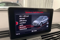 sininen Audi Q5 2021 kuva 14.