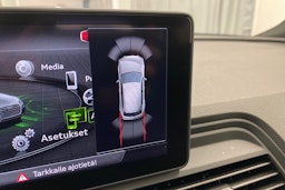 sininen Audi Q5 2021 kuva 17.