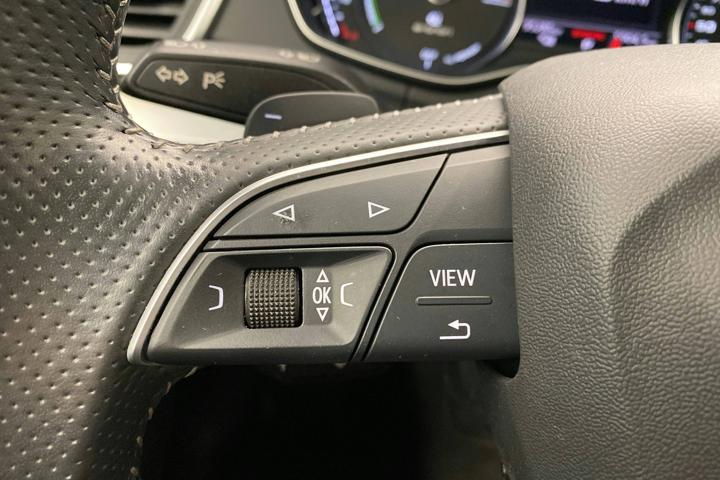 sininen Audi Q5 2021 kuva 21.