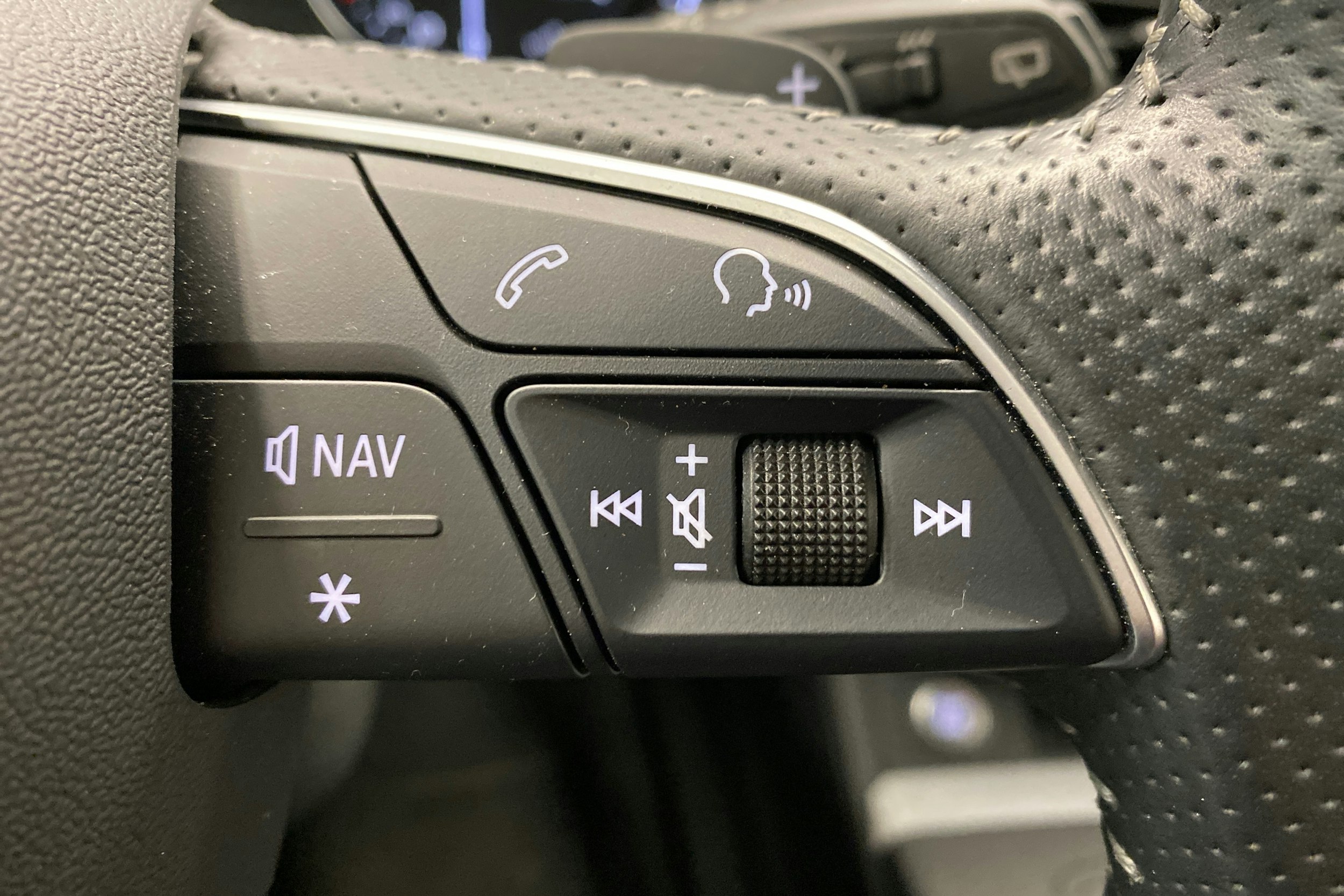 sininen Audi Q5 2021 kuva 22.