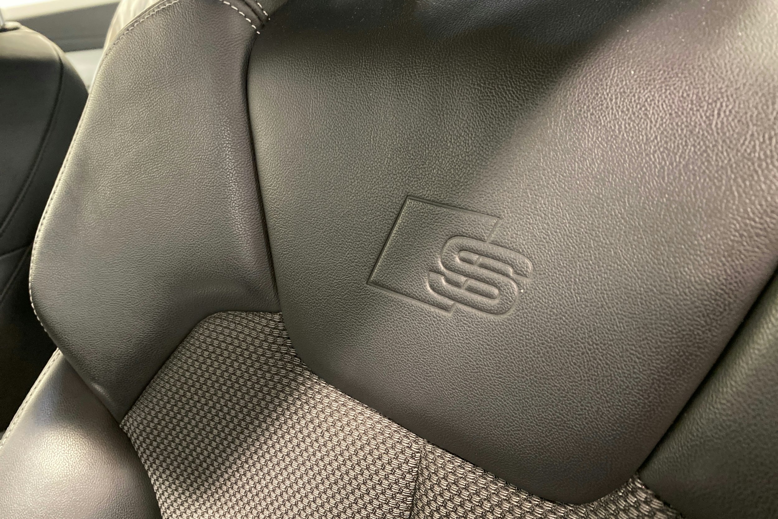 sininen Audi Q5 2021 kuva 24.