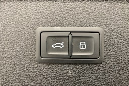 sininen Audi Q5 2021 kuva 26.