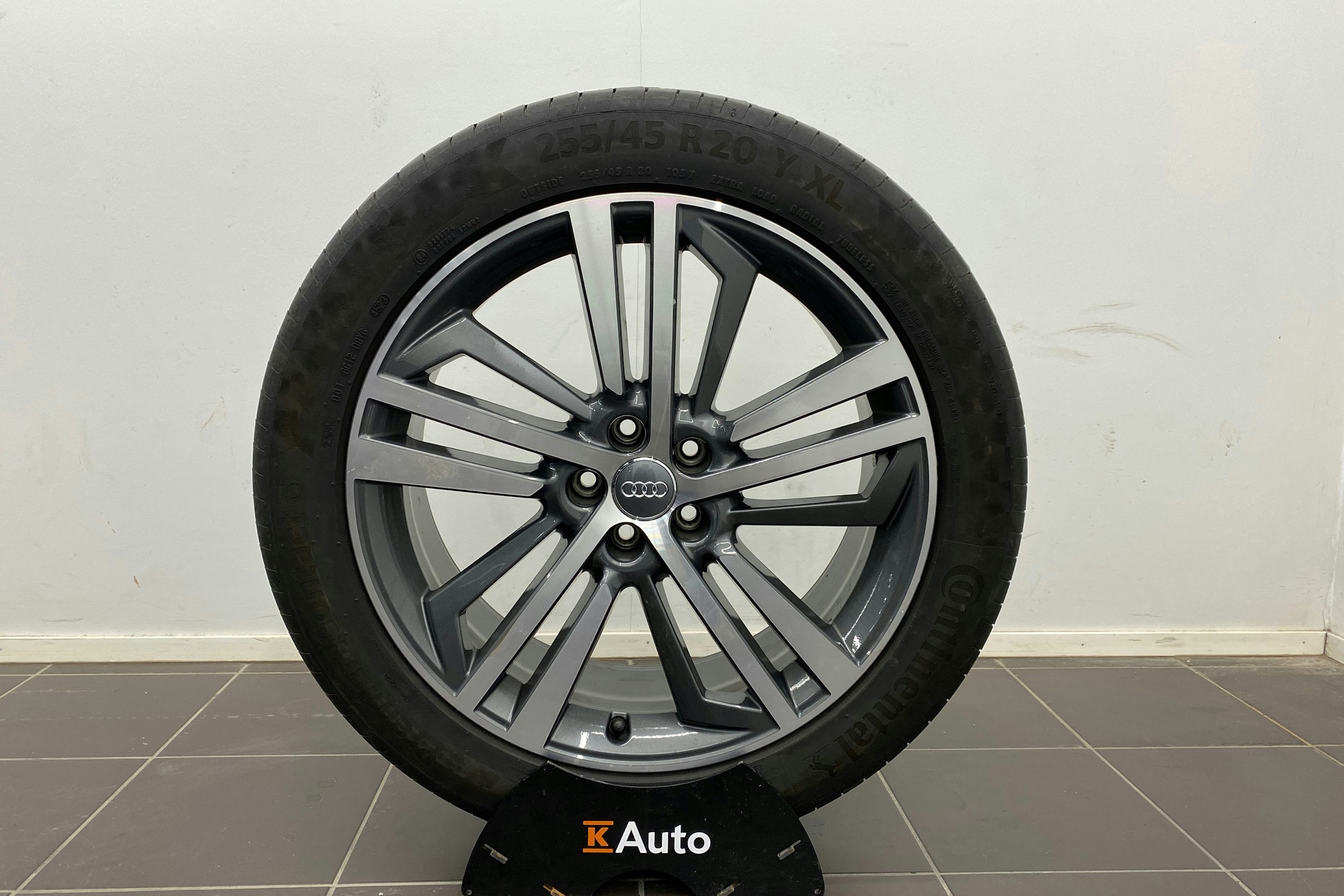 sininen Audi Q5 2021 kuva 27.