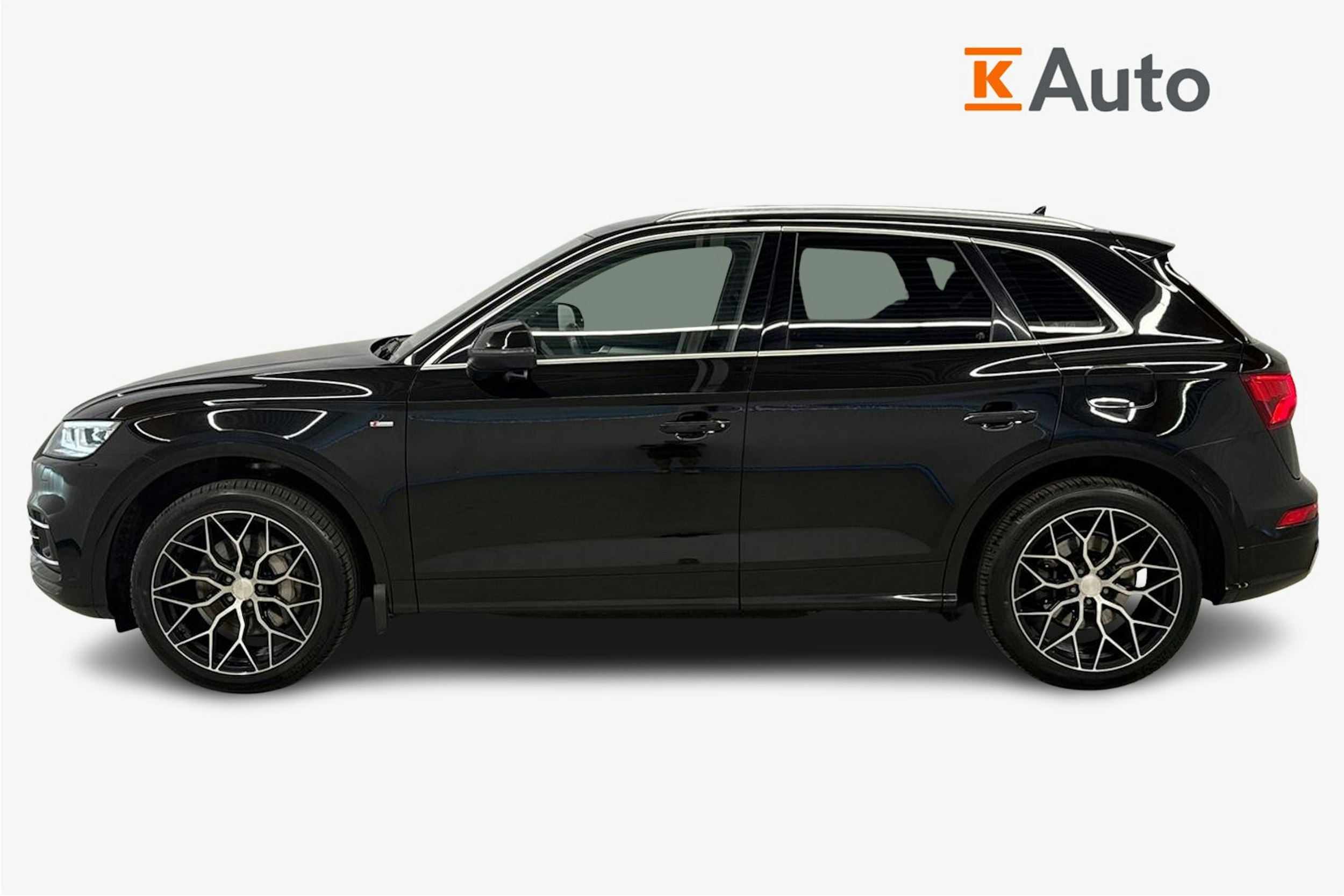 met. musta Audi Q5 2021 kuva 6.