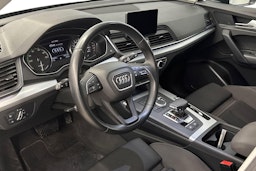 met. musta Audi Q5 2021 kuva 7.