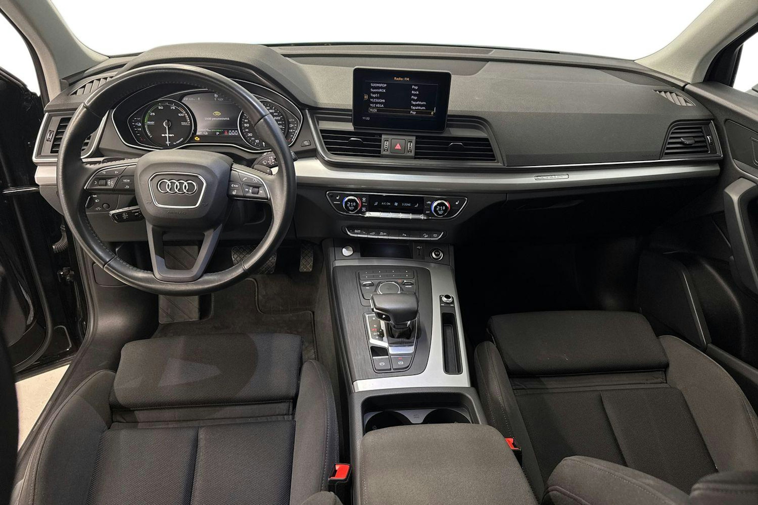 met. musta Audi Q5 2021 kuva 9.
