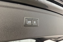 met. musta Audi Q5 2021 kuva 25.