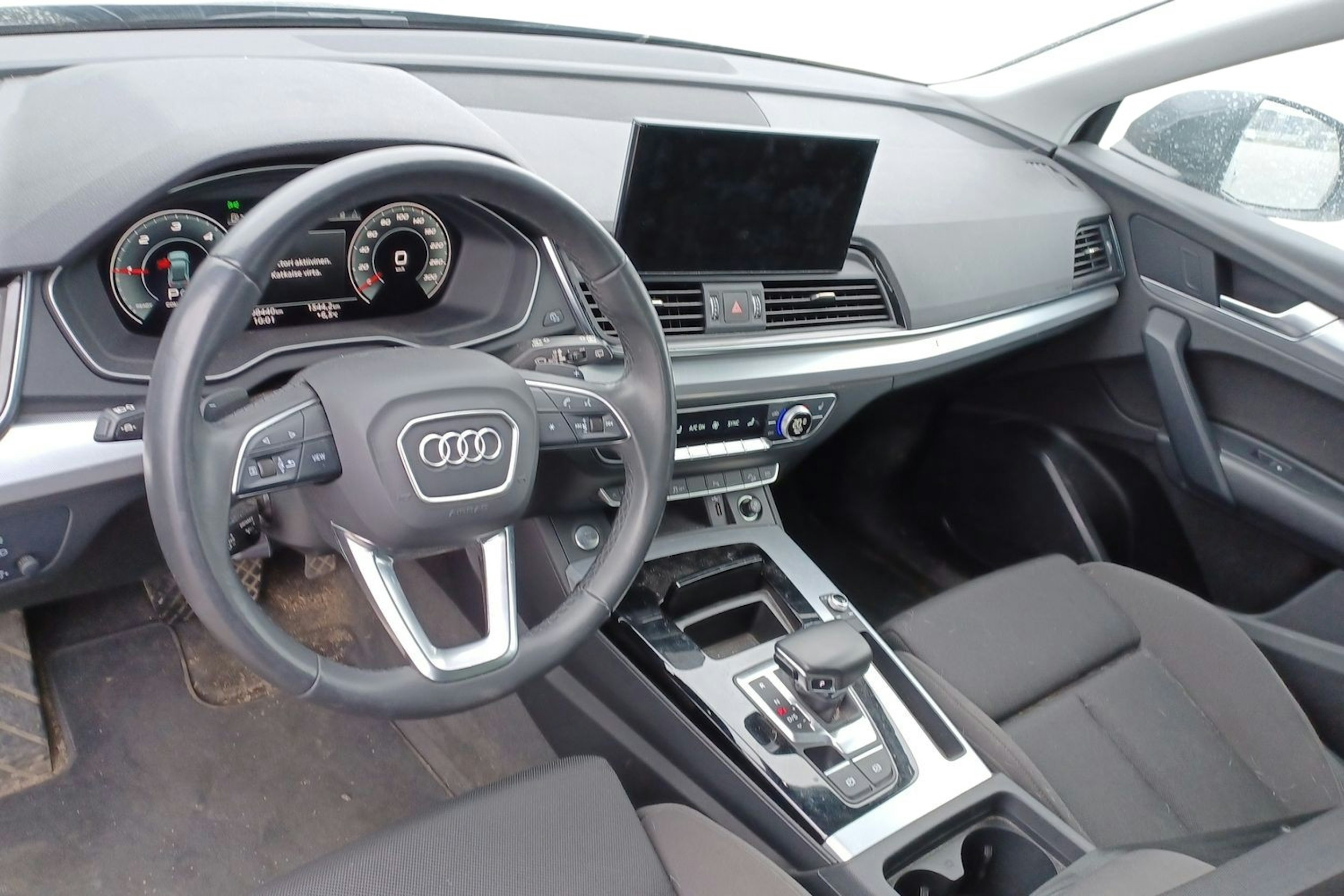 Harmaa Audi Q5 2021 kuva 3.